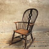 Antique rocking chair Windsor 1840