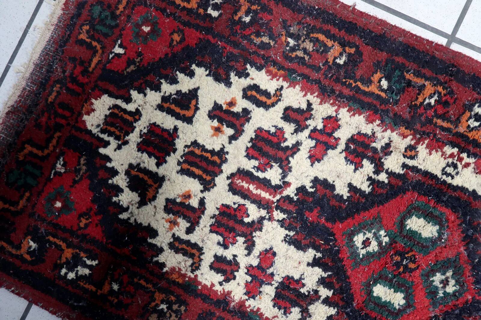 Handmade vintage Persian Hamadan rug 61cm x 123cm 1970s