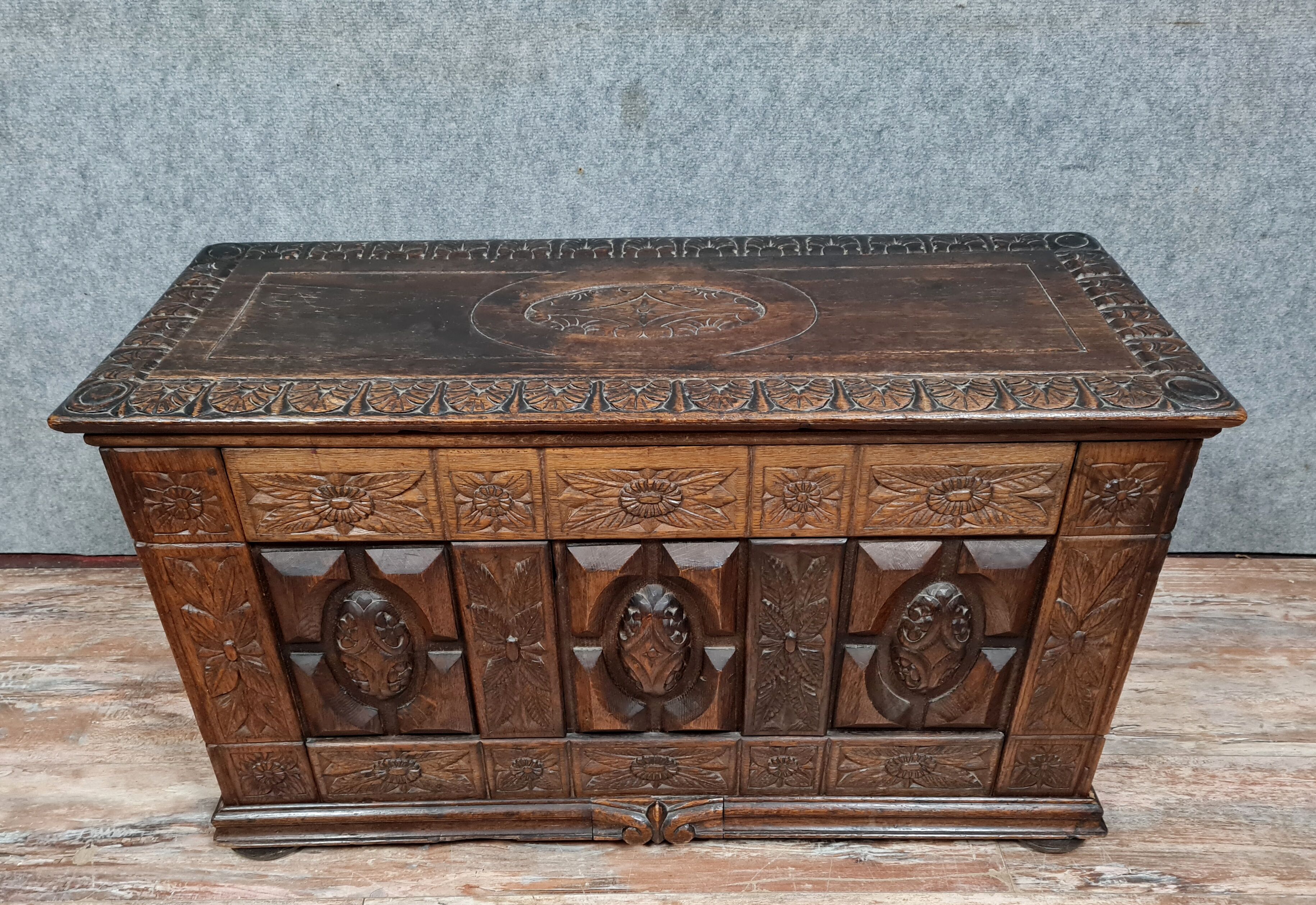 Renaissance gothic style chest in solid oak around 1880