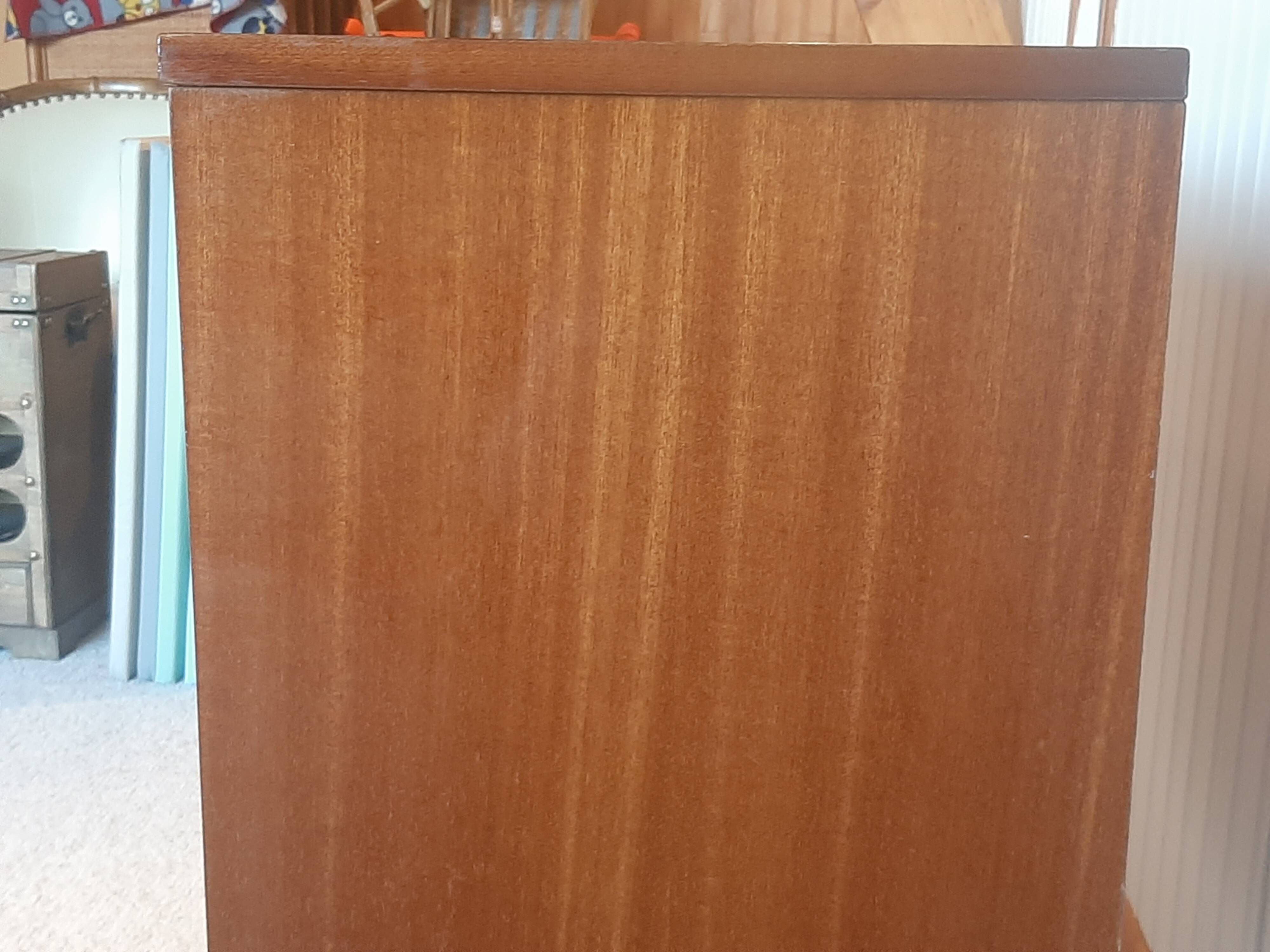 Commode en bois vernis, années 80