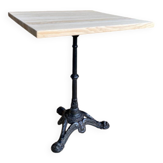 Bistro table in wood and cast iron
