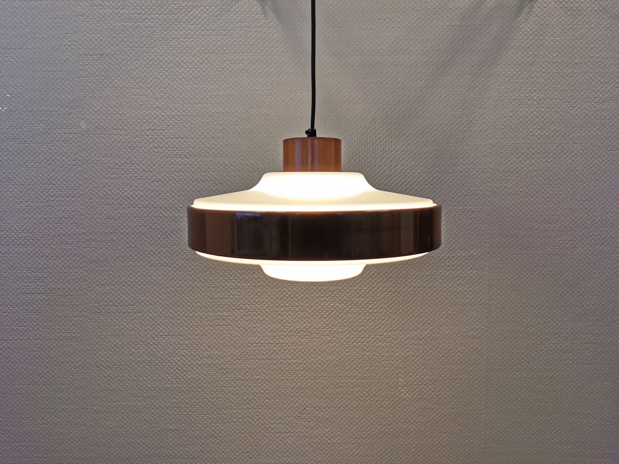 Danish space age hanging lamp, from the 80s, made of lacquered aluminum and acrylic plastic