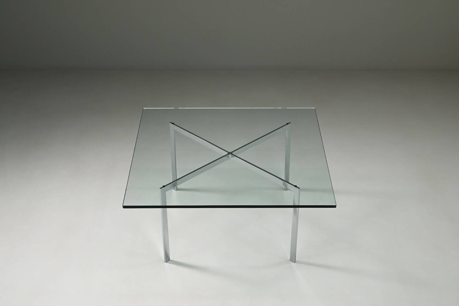 Table basse Original Barcelona par Ludwig Mies van der Rohe pour Knoll, 1920