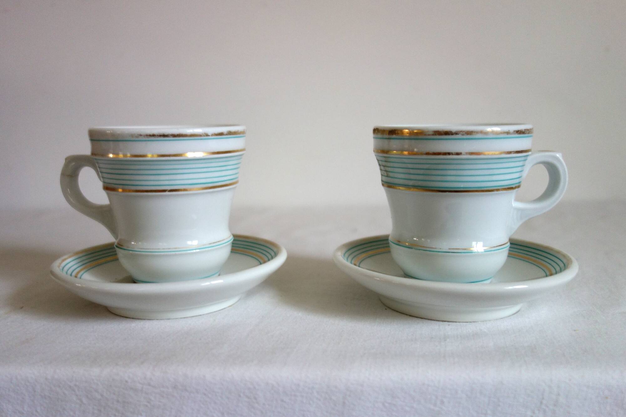 8 tasses brulot en porcelaine épaisse, fin XIXème