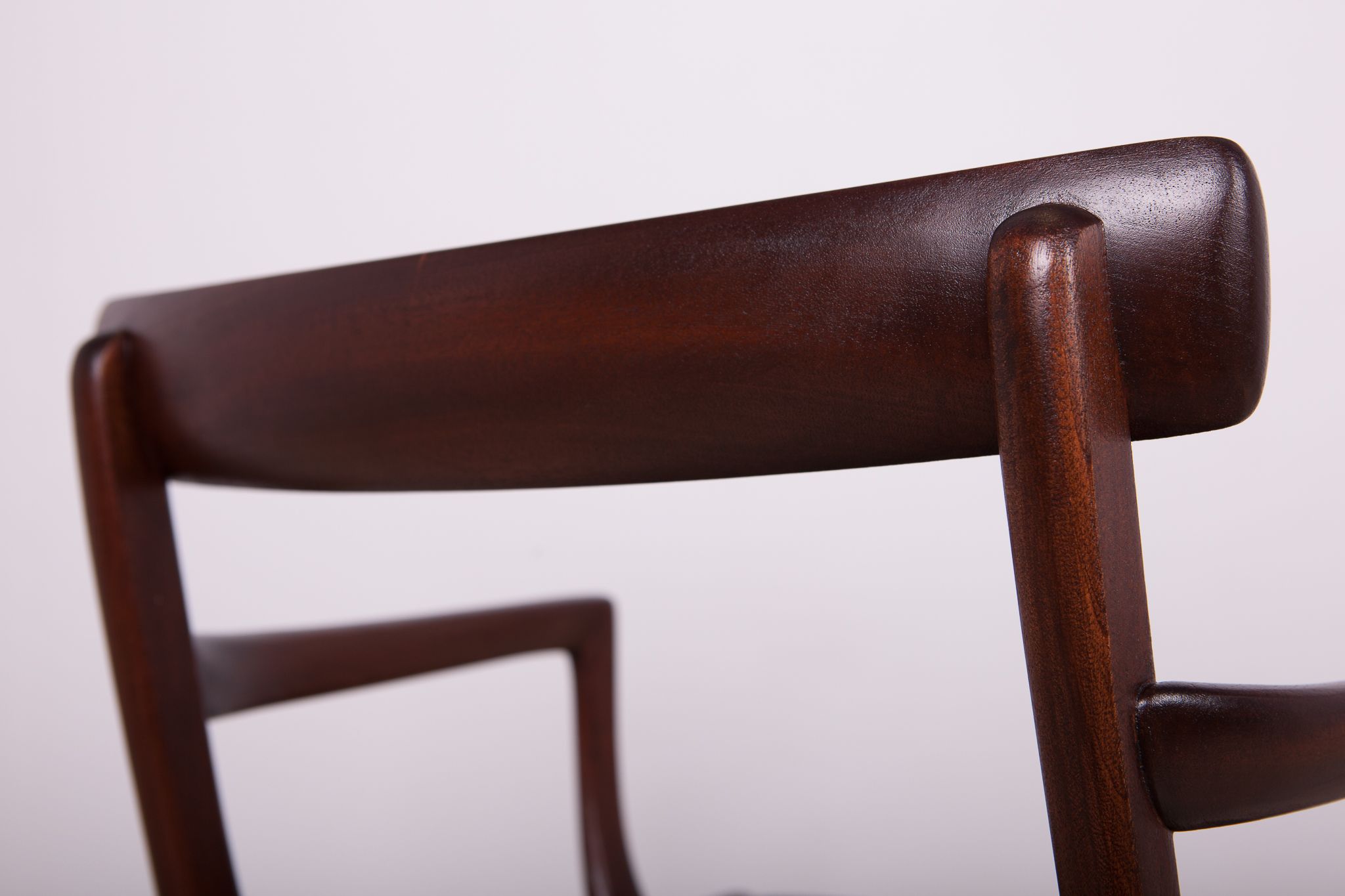 Set of 8 danish dining chairs by Ole Wanscher for Poul Jeppesens Møbelfabrik, 1960s