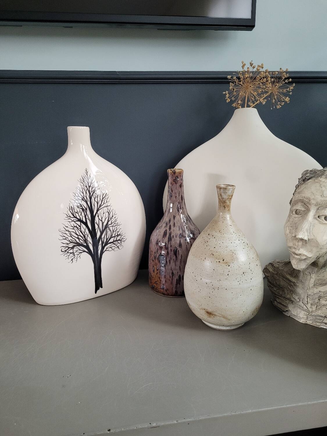 Large single-flower lentil vase