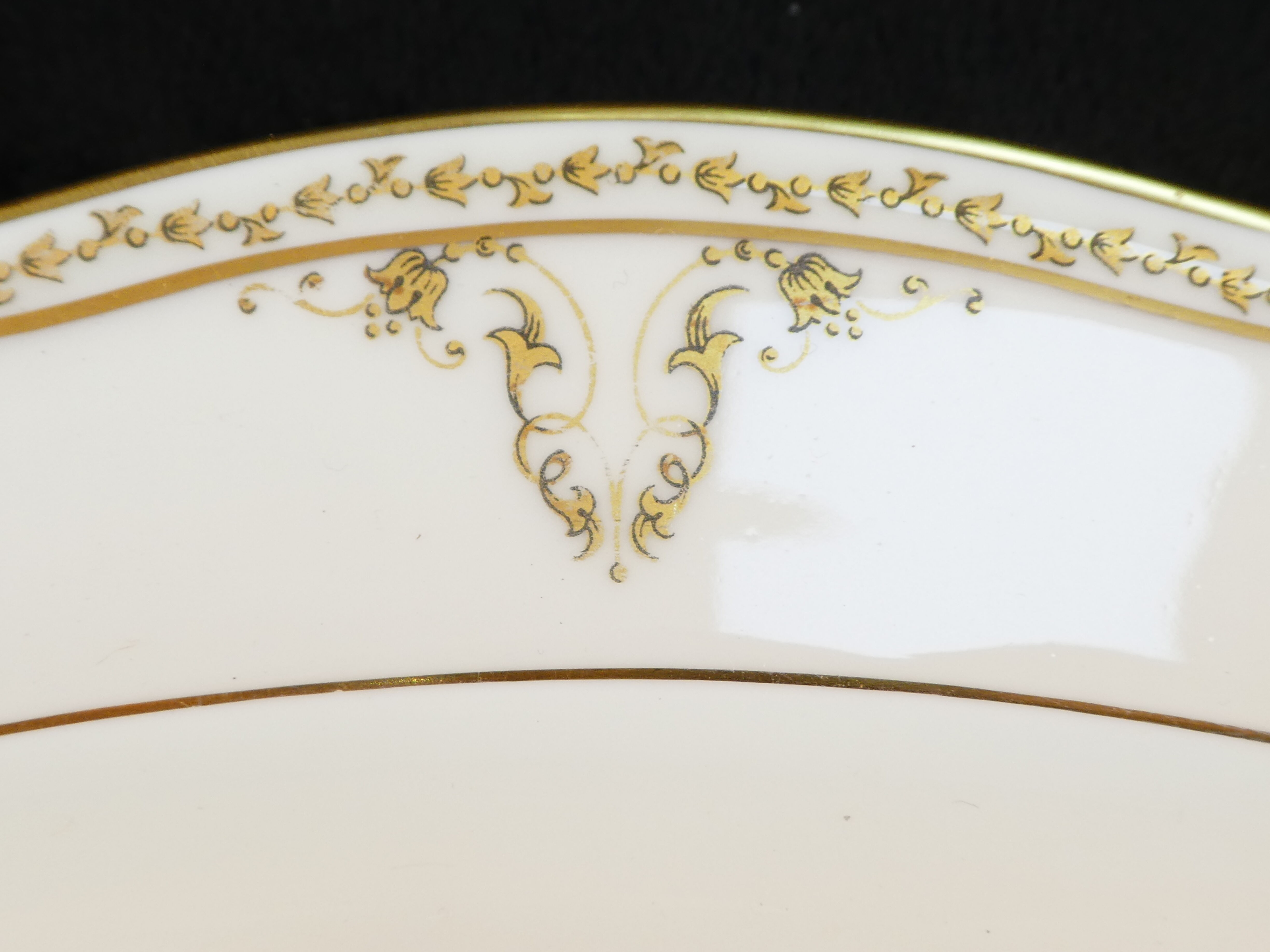 Oval dish in handmade porcelain of LIMOGES GIRAUD