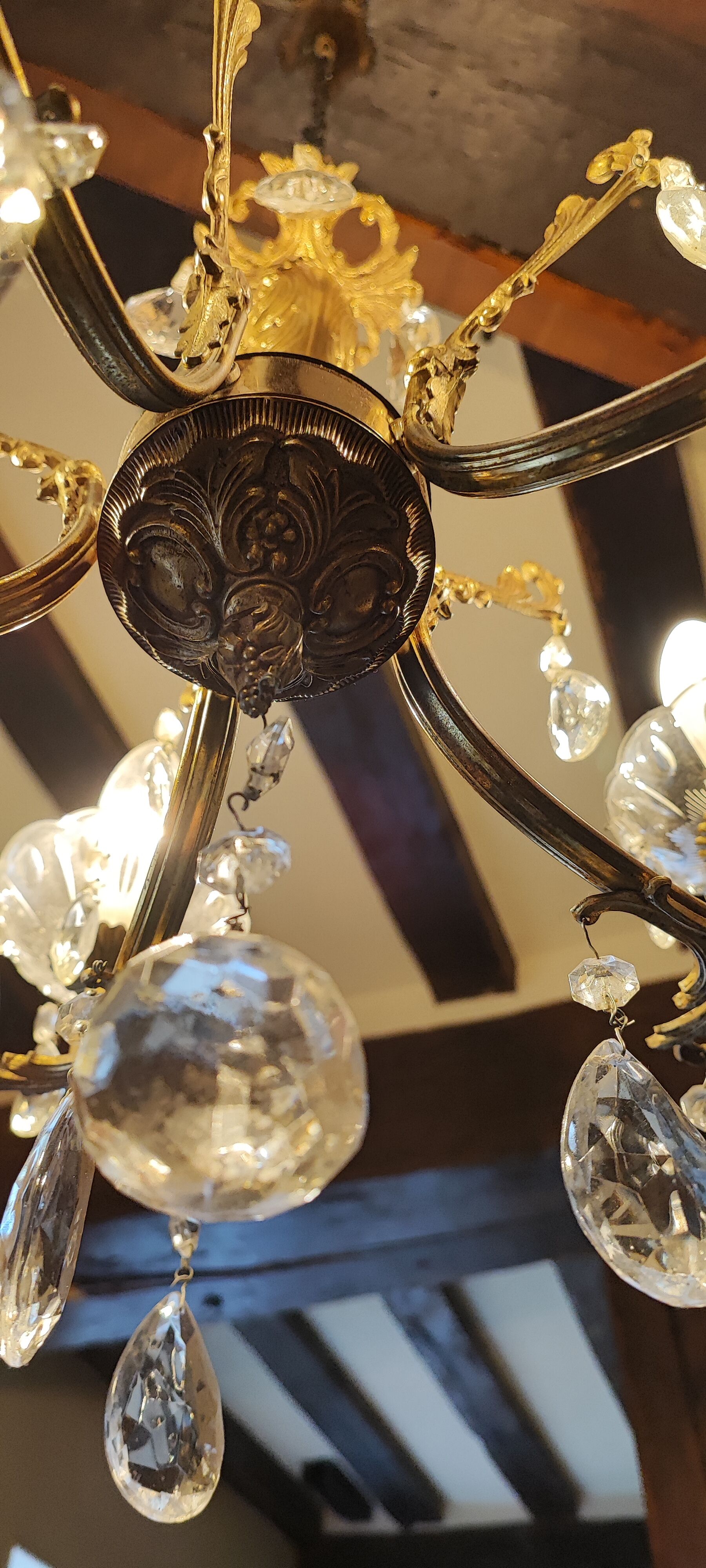 Bronze chandelier with 5-burner tassels