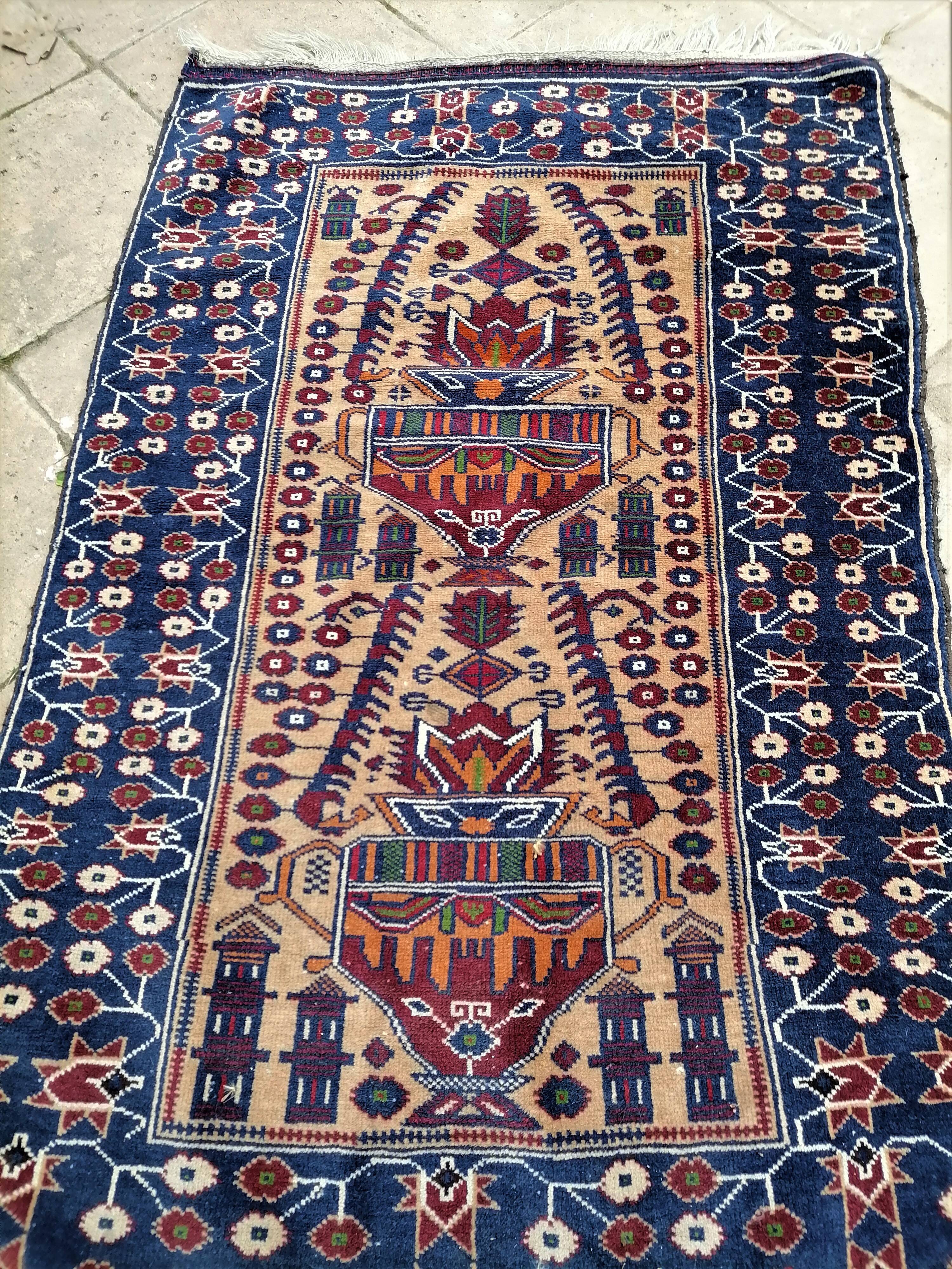 Ancient oriental carpet early 20th century 140 x 89cm