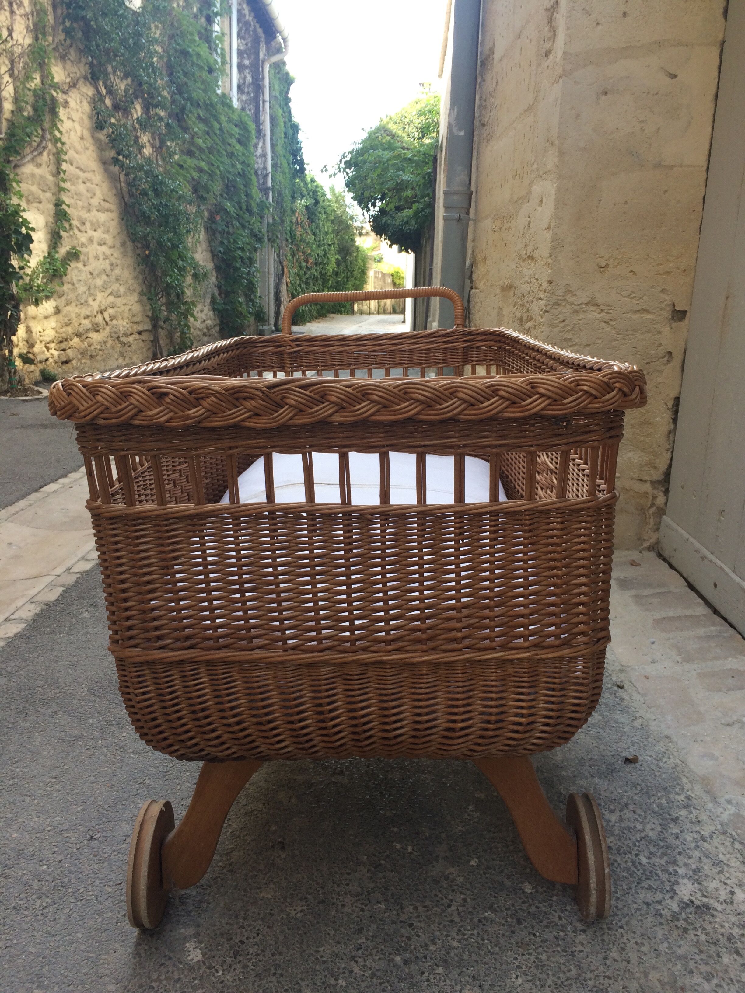 Large cradle wicker vintage organic mattress with "sound"