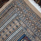 Tapis Vintage Bukhara en Laine, Années 1960, Élégance Traditionnelle