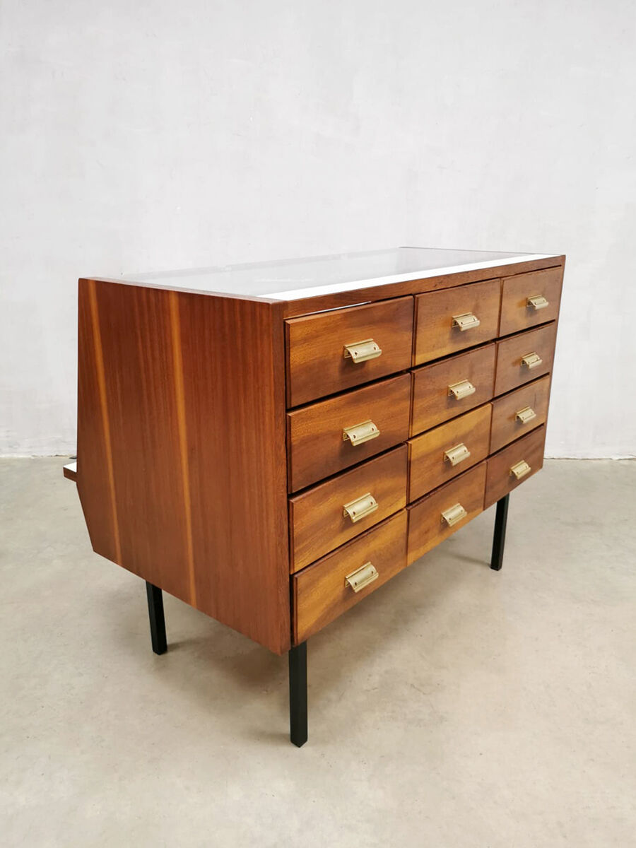 Vintage shop counter ‘Minimalism’
