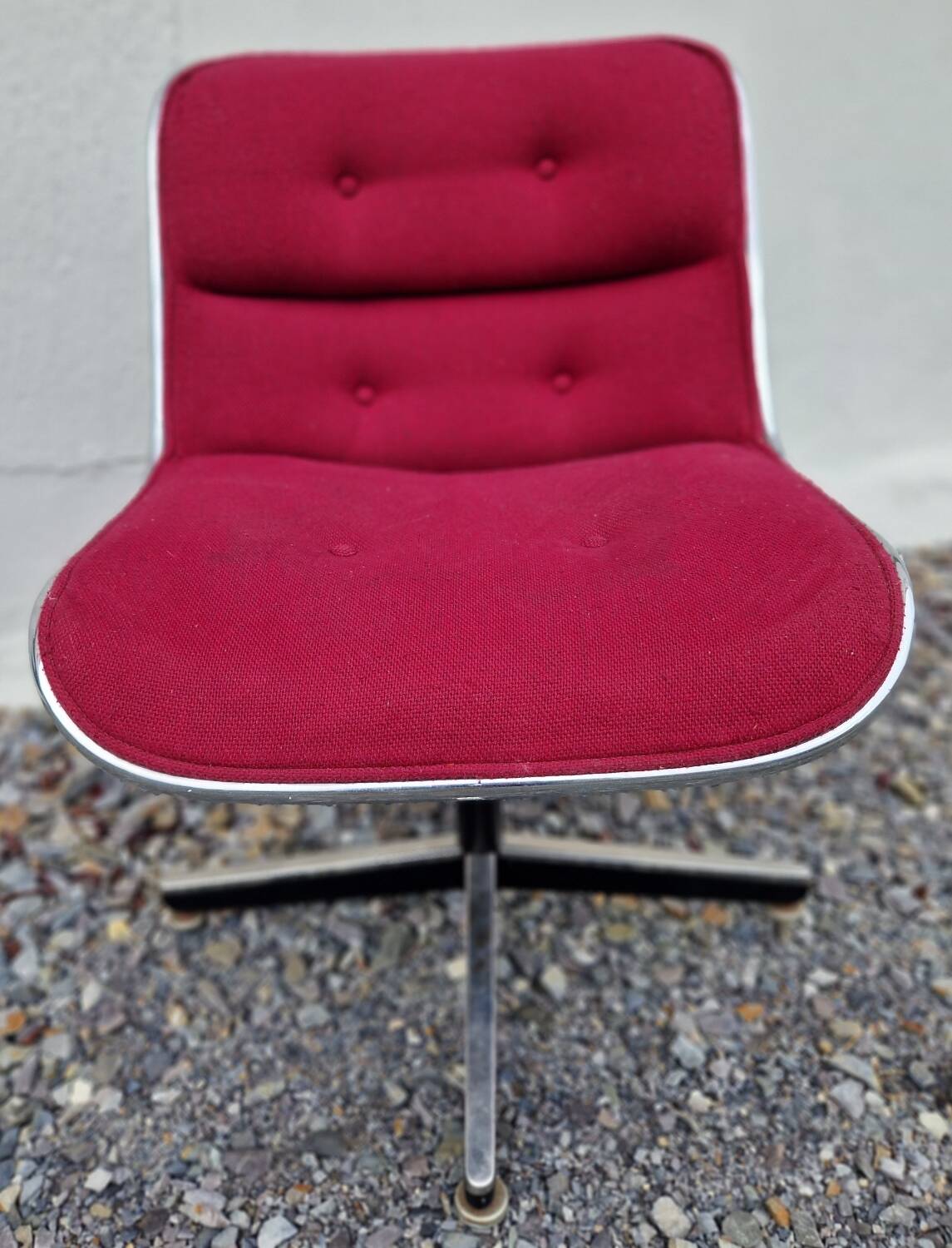 Charles Pollock swivel chair for Knoll