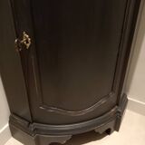 Corner cabinet