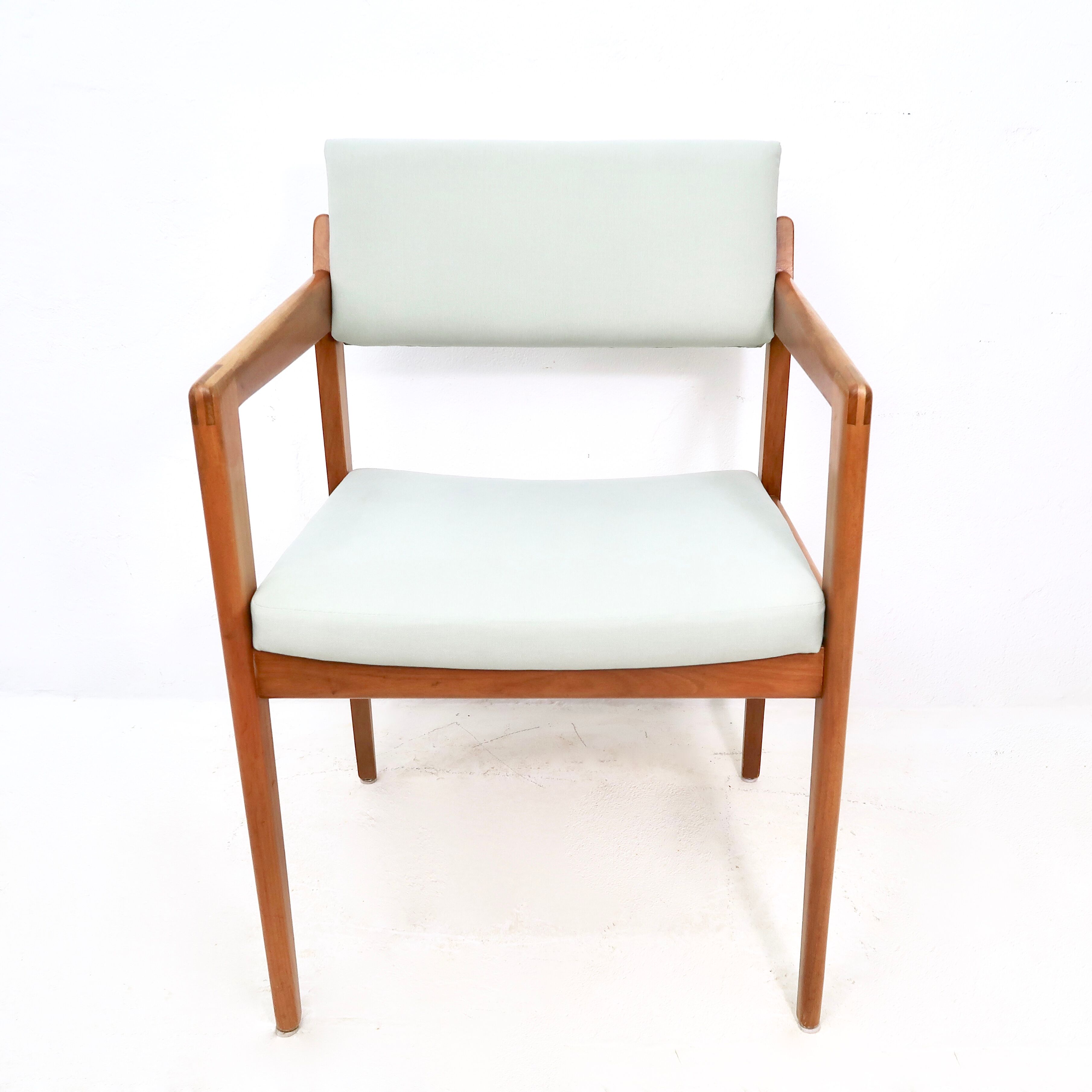 Set of five Dining Chairs by Thonet, 1960s
