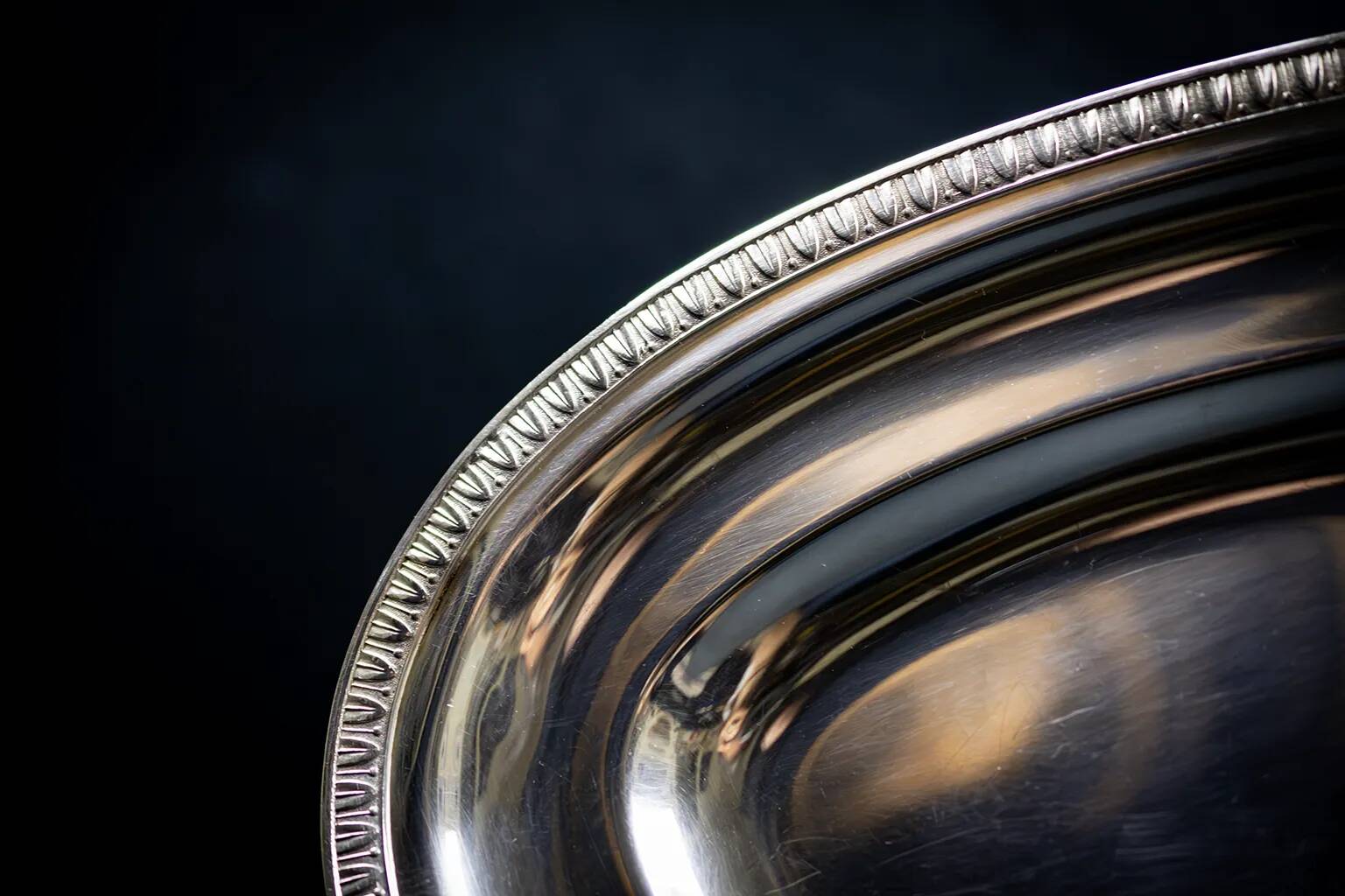 Large oval silver-plated metal serving platter with gadrooned edge – hallmarked