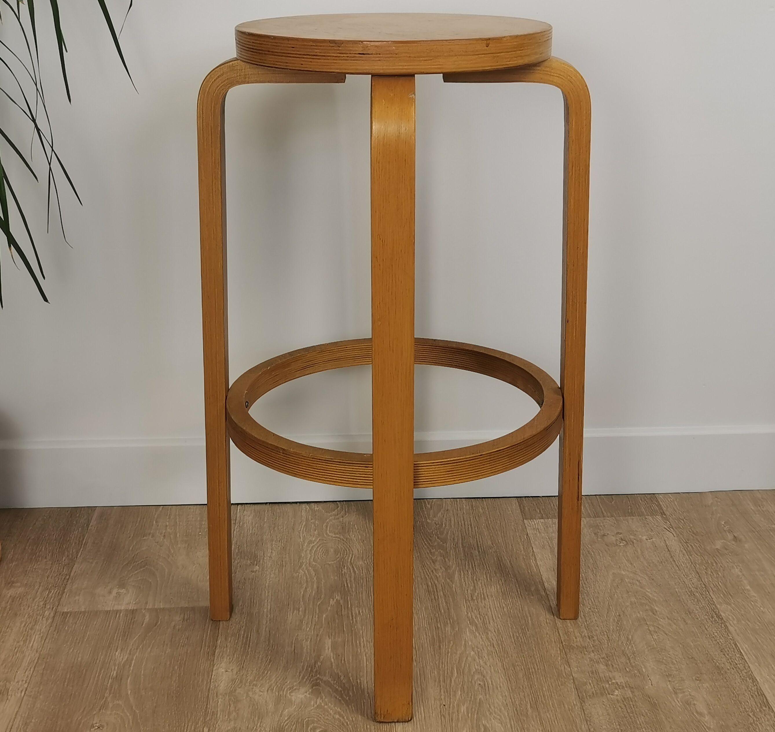 Laminated wooden stools