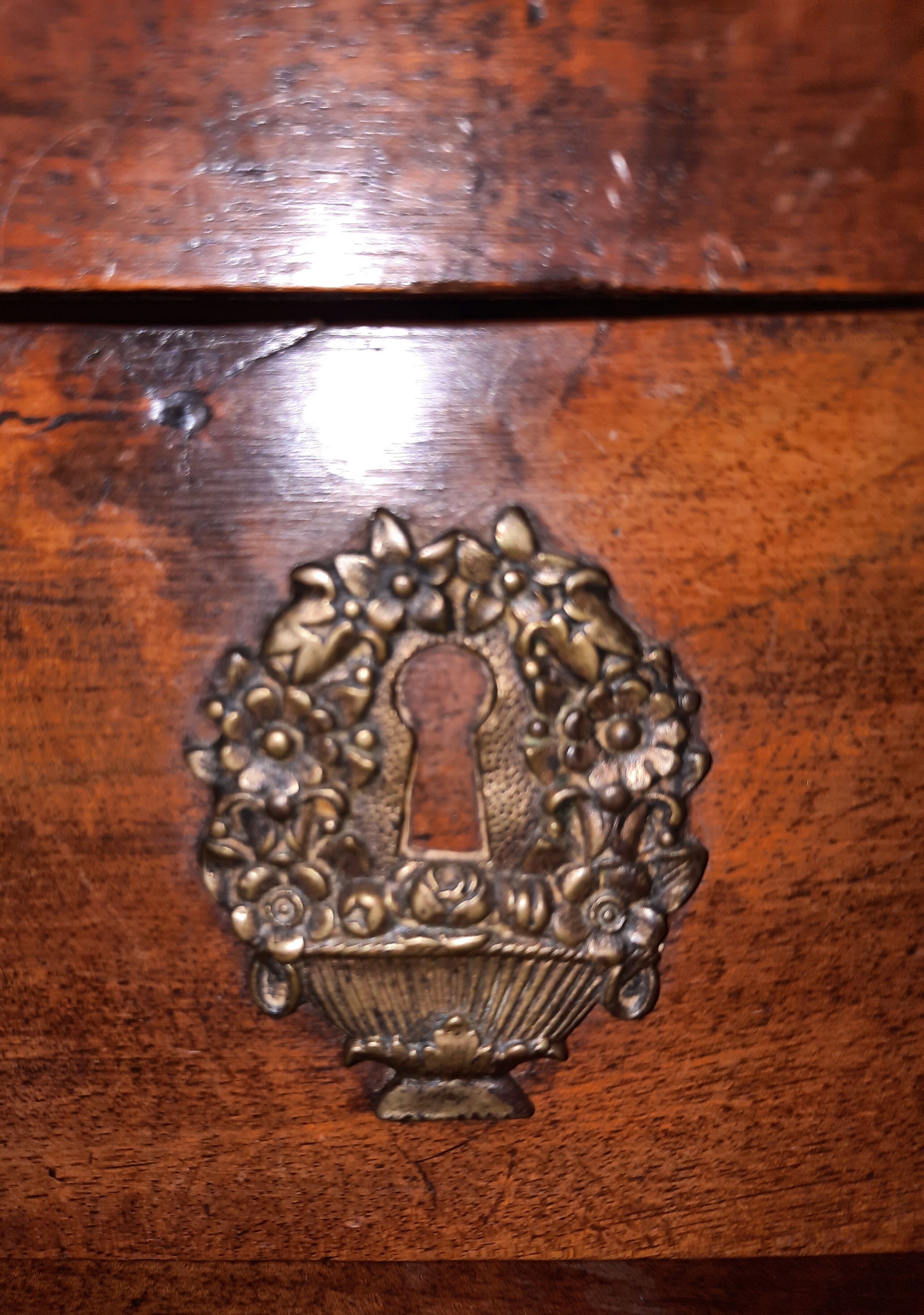 Commode empire à demi colonne