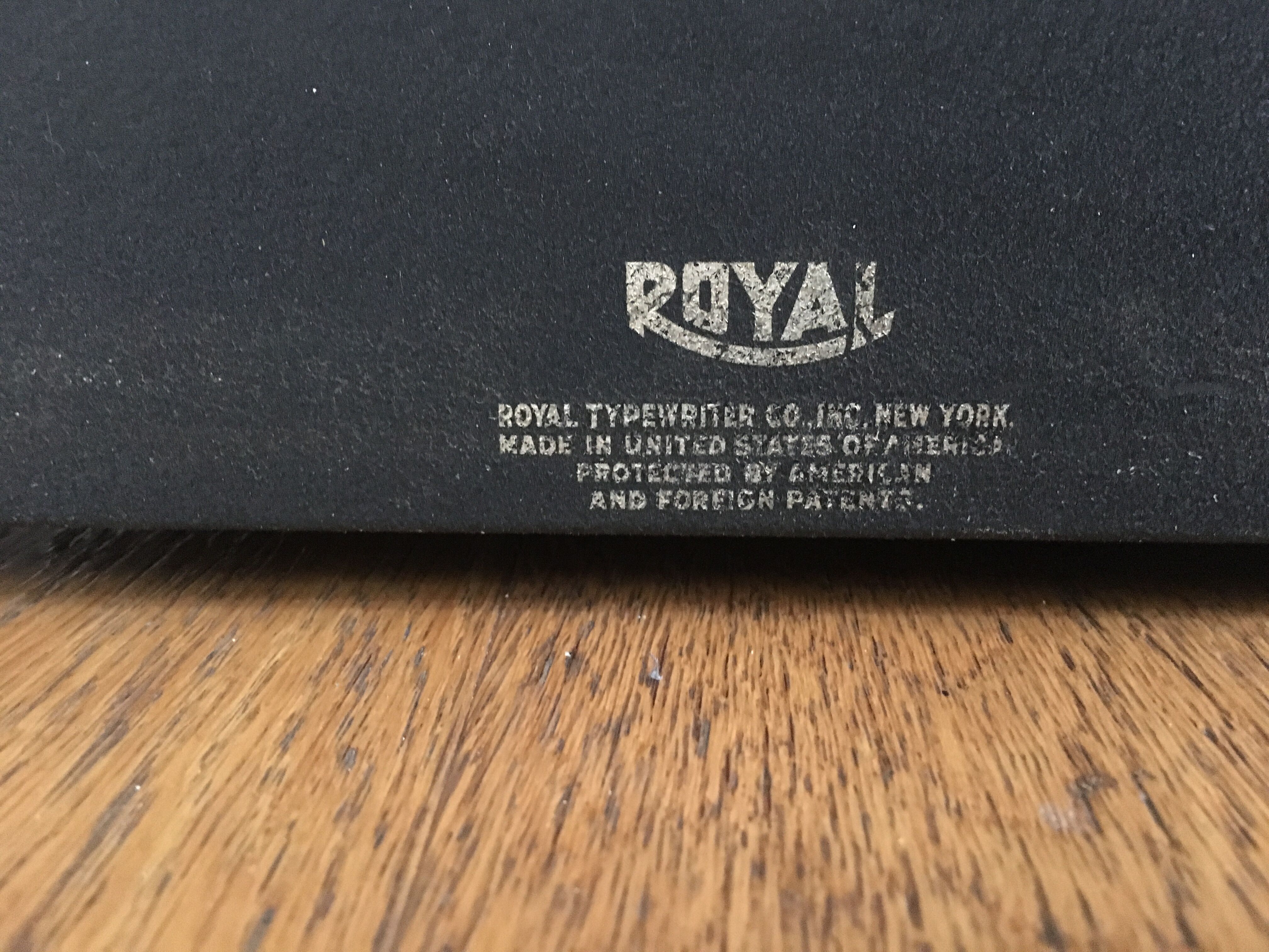 Machine to write Royal edition Aristrocrat