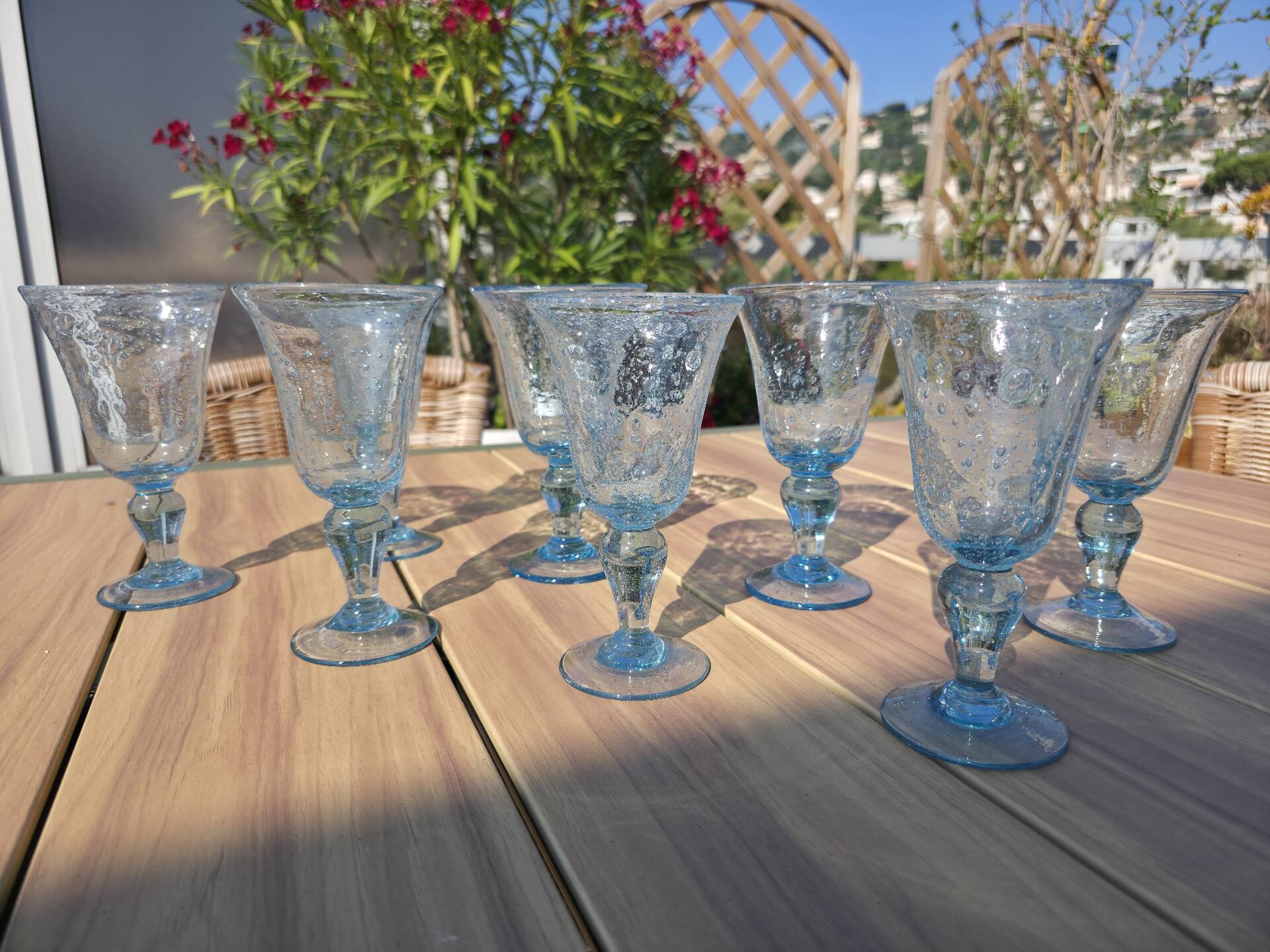 8 large blown glass goblets with bubbles from Biot – Blue signed