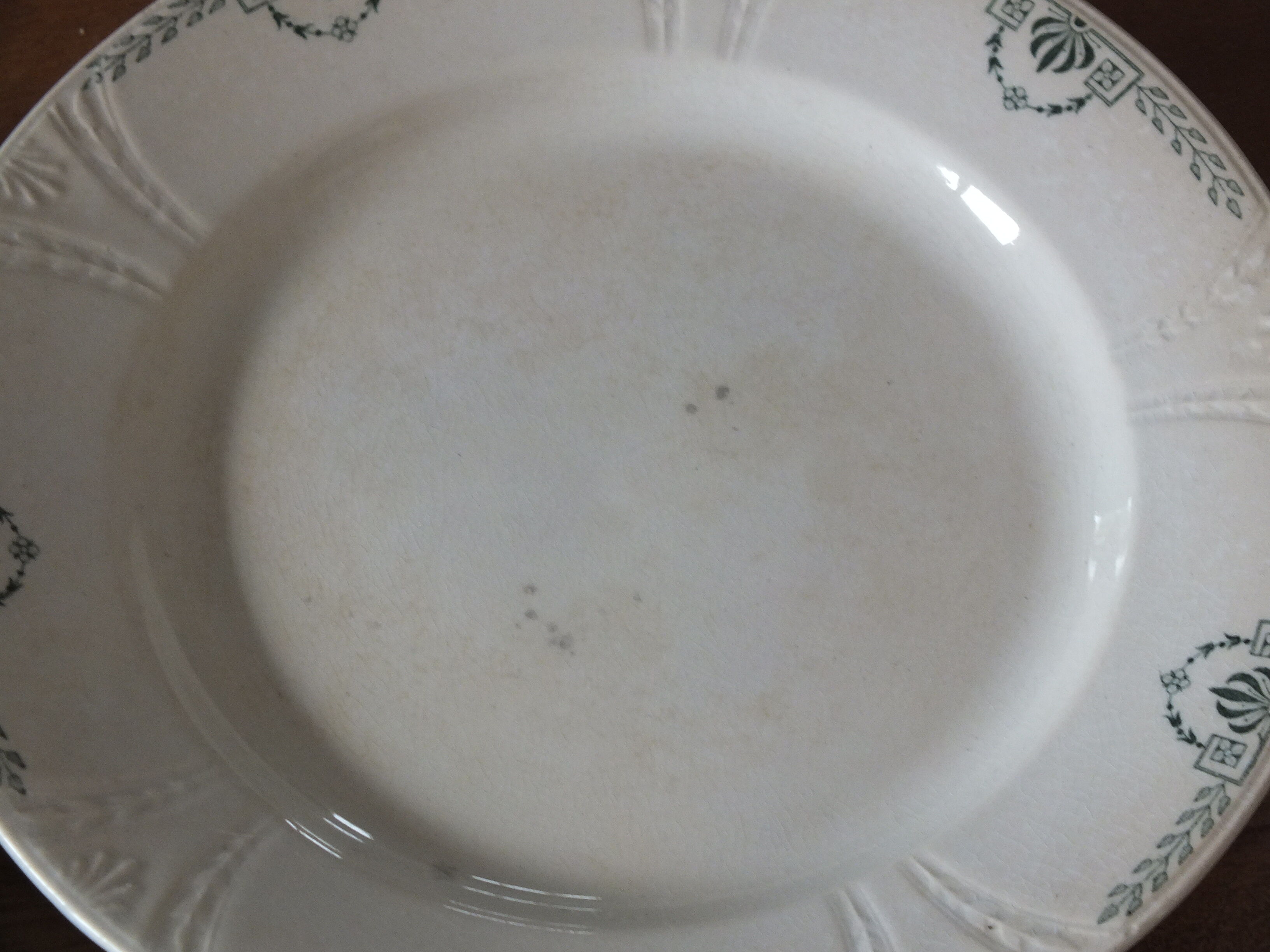 + 9 flat plates in Iron Earth Gien clara service +