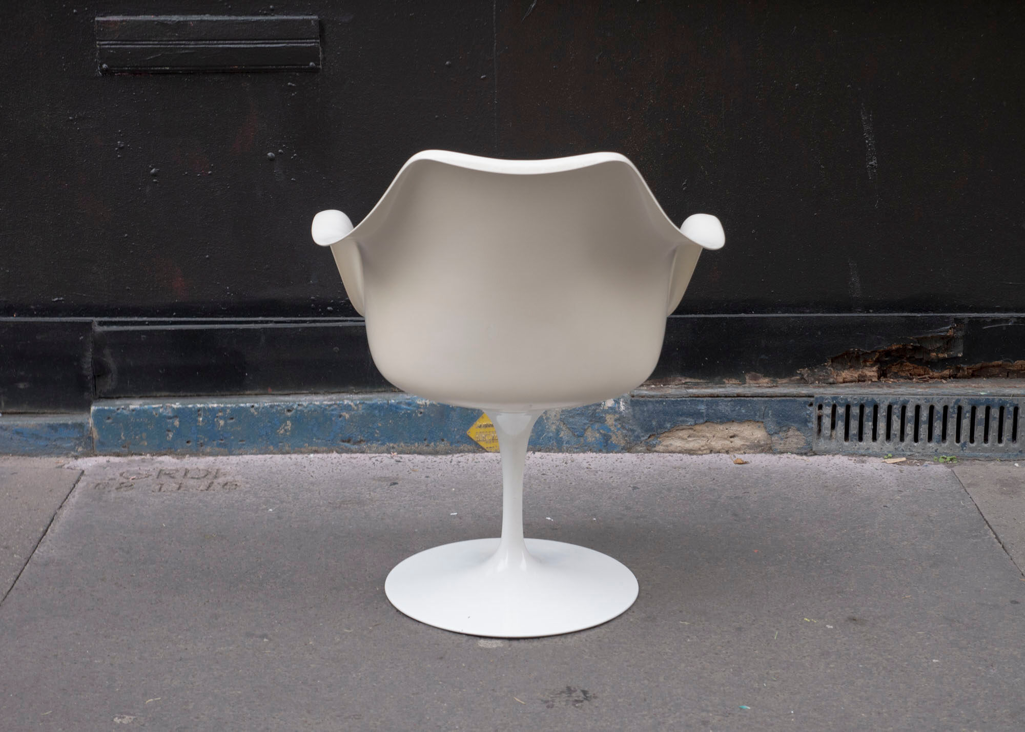 Tulip chair by Eero Saarinen edition Knoll