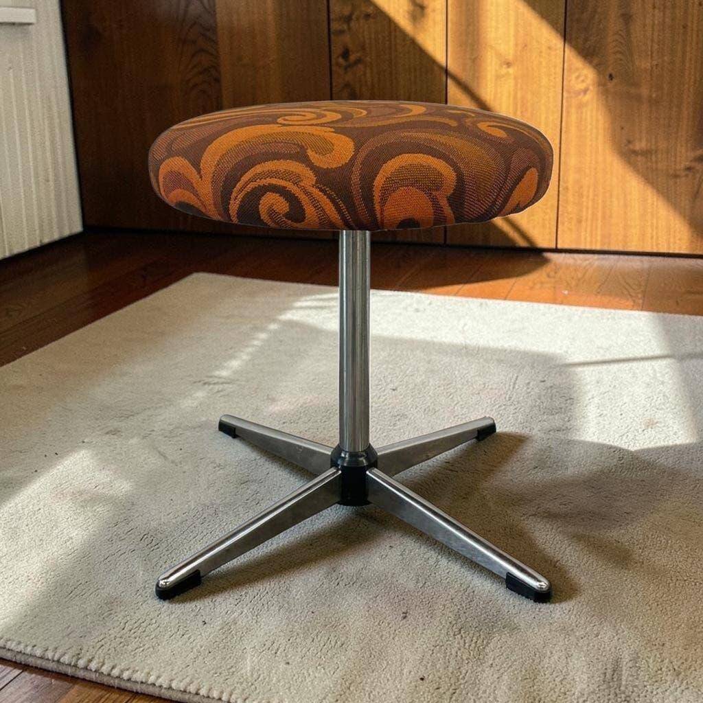 Vintage 70s pouf/stool with star base.