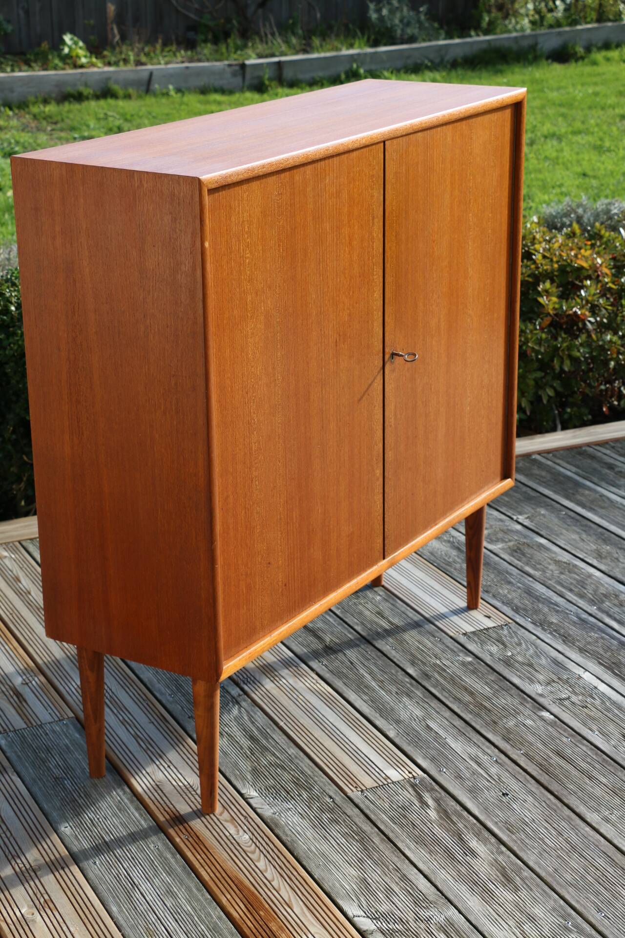 WK Mobel 2-door dresser console cabinet