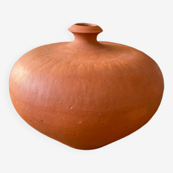 Terracotta vase / amphora