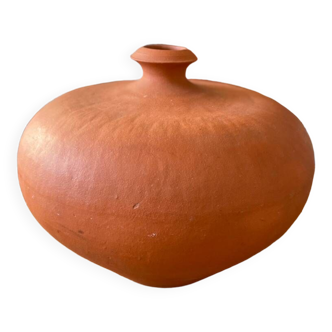 Terracotta vase / amphora