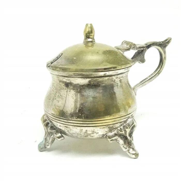 N8x salt shaker in new look style