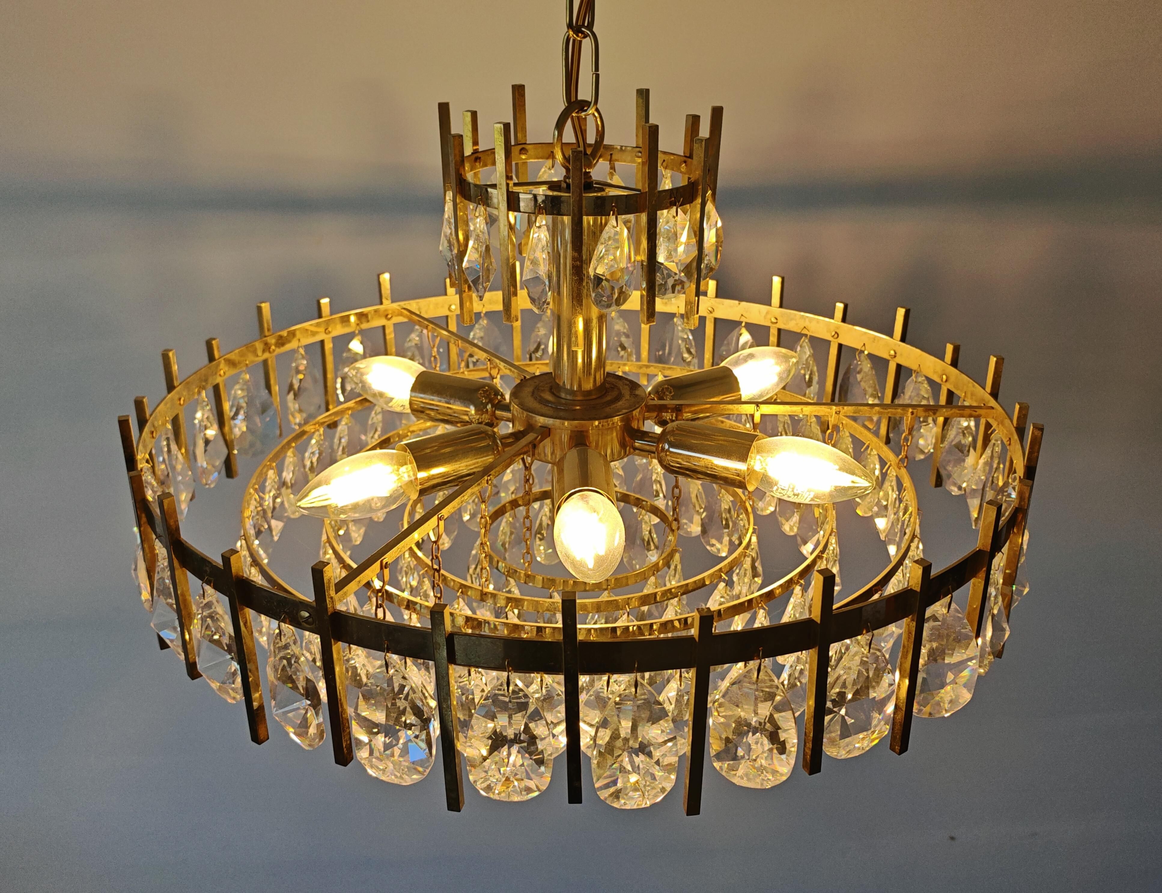 Lustre Mid Century Modern in Crystal and Brass by Bakalowits 1960s