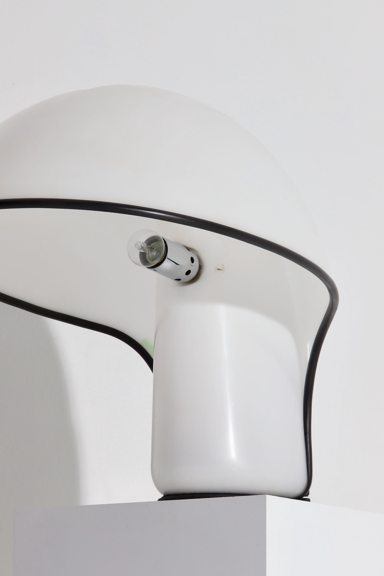 Albanella table lamp designed by Sergio Brazzoli and Ermanno Lampa 1973