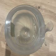 Decorative vase with birds in Lalique crystal, France, signed by the brand.