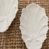 Ramekin, shell-shaped pocket emptier in white ceramic