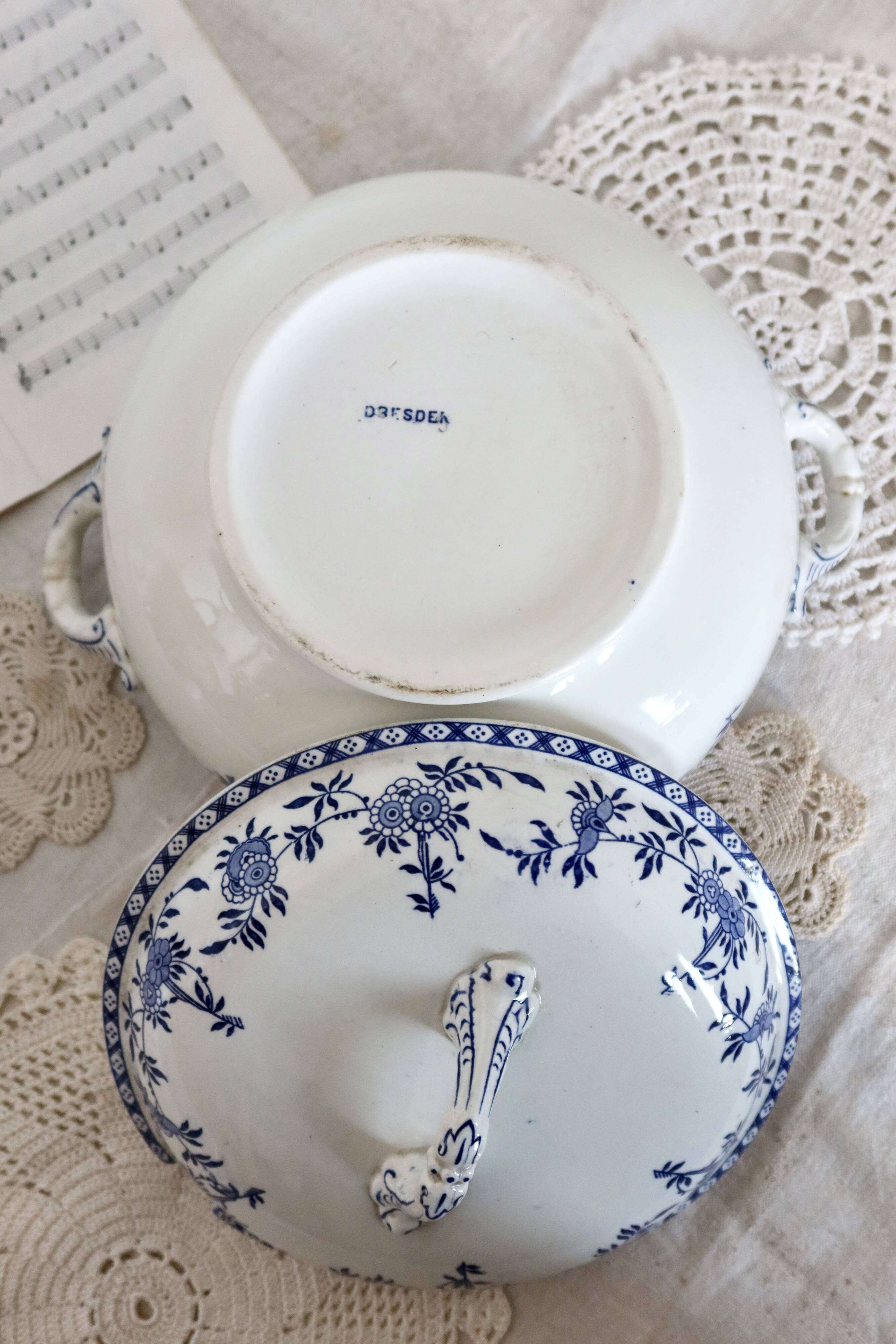 Antique soup tureen - Rare Dresden porcelain