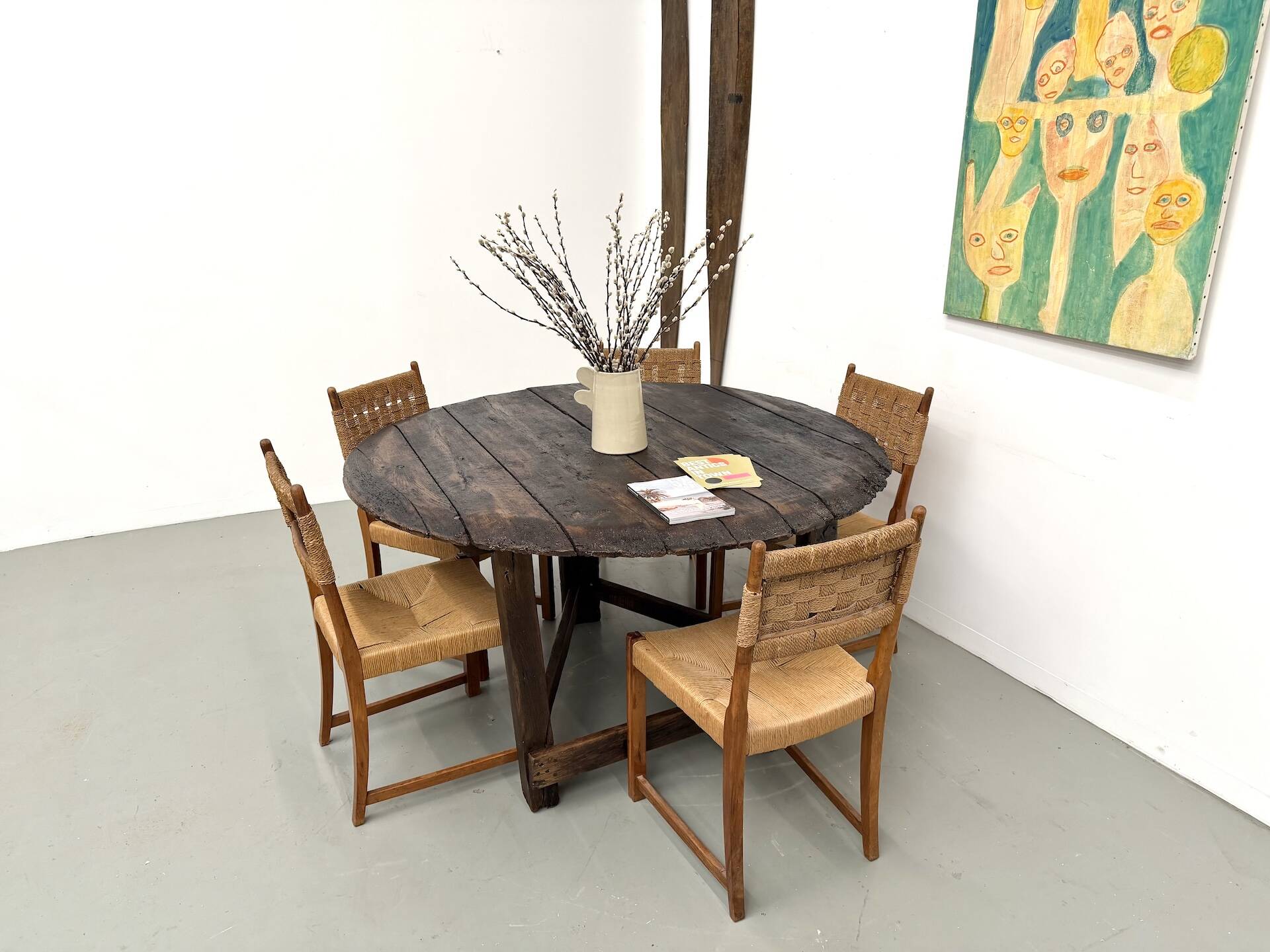 Round table in popular oak, circa 1880.