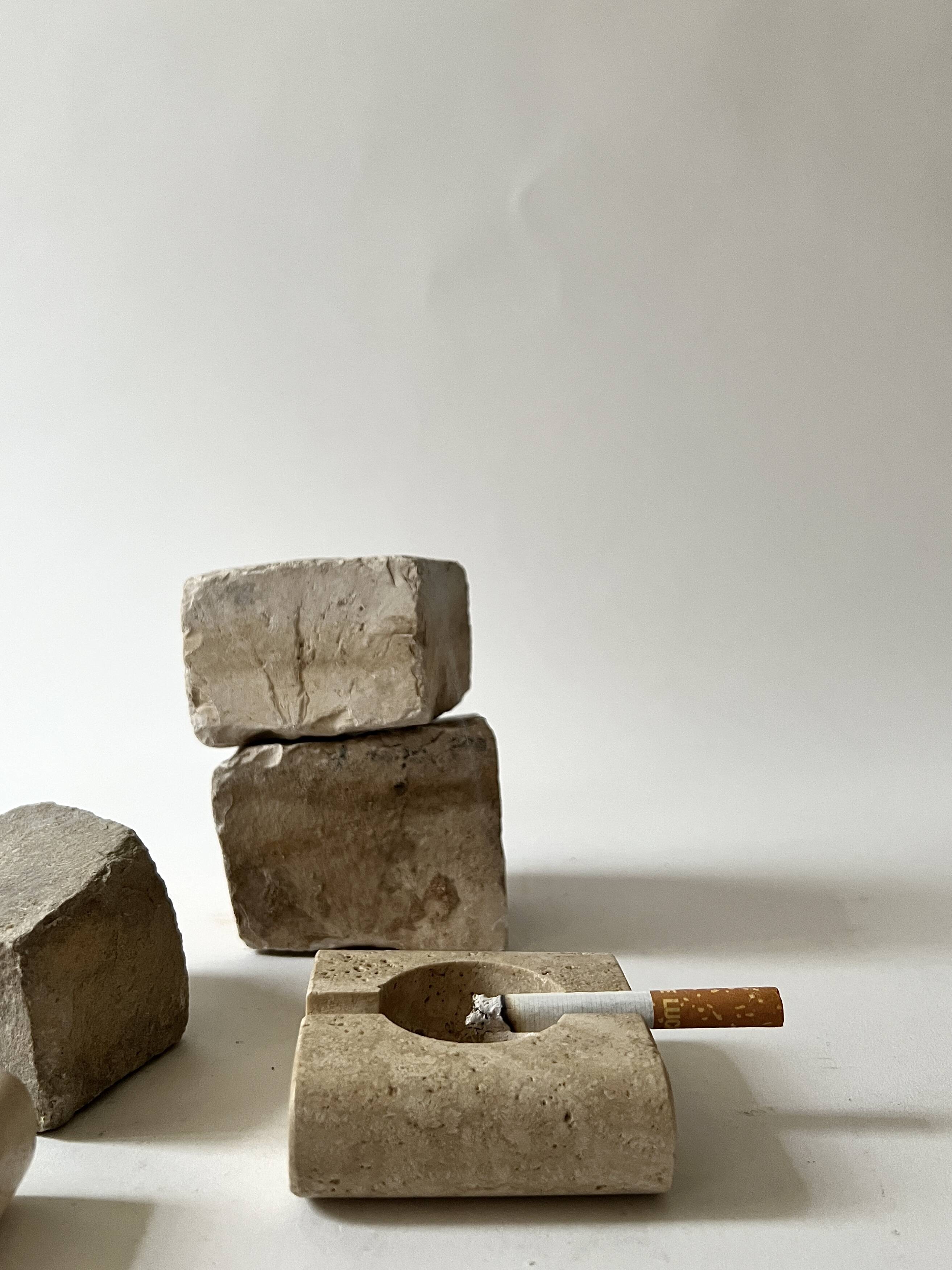 Cendrier bougeoir en travertin, E.Mari pour Fratelli Manelli,design 1970