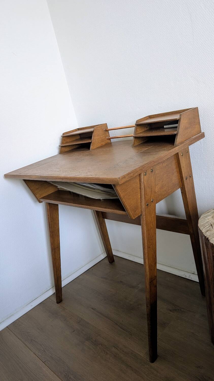 Bureau vintage en bois – charme et authenticité