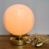 Globe-laying lamp in white opaline