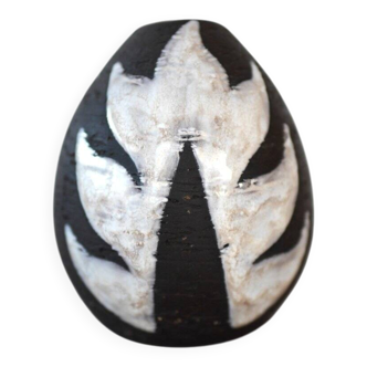 Vintage Danish pottery vase with graphic monochrome design and glazing from Helge Österberg