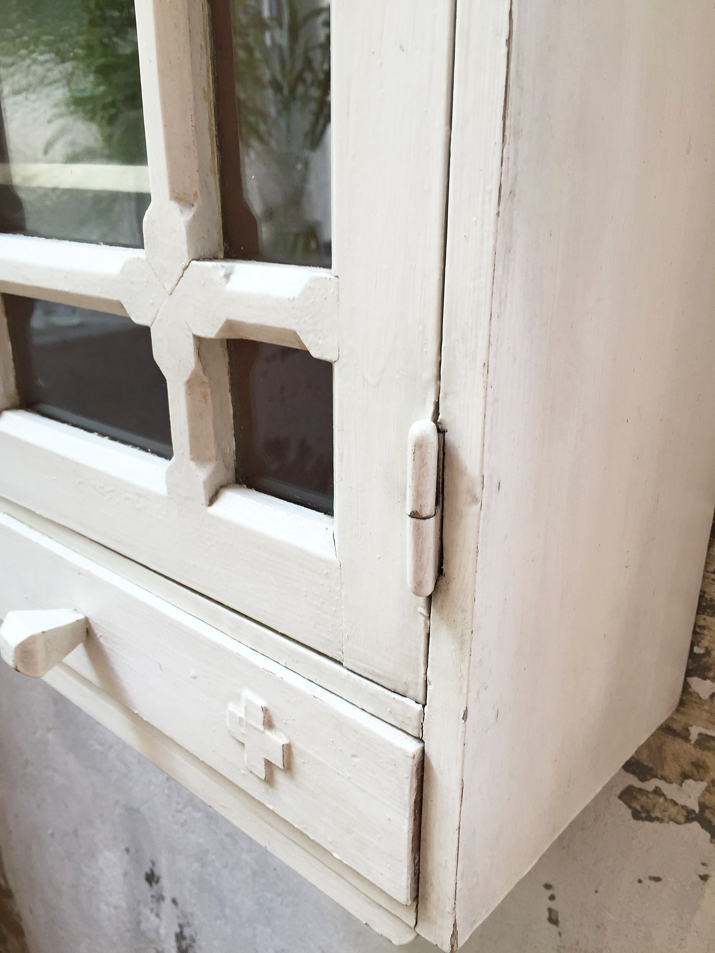 Wardrobe pharmacy 1900