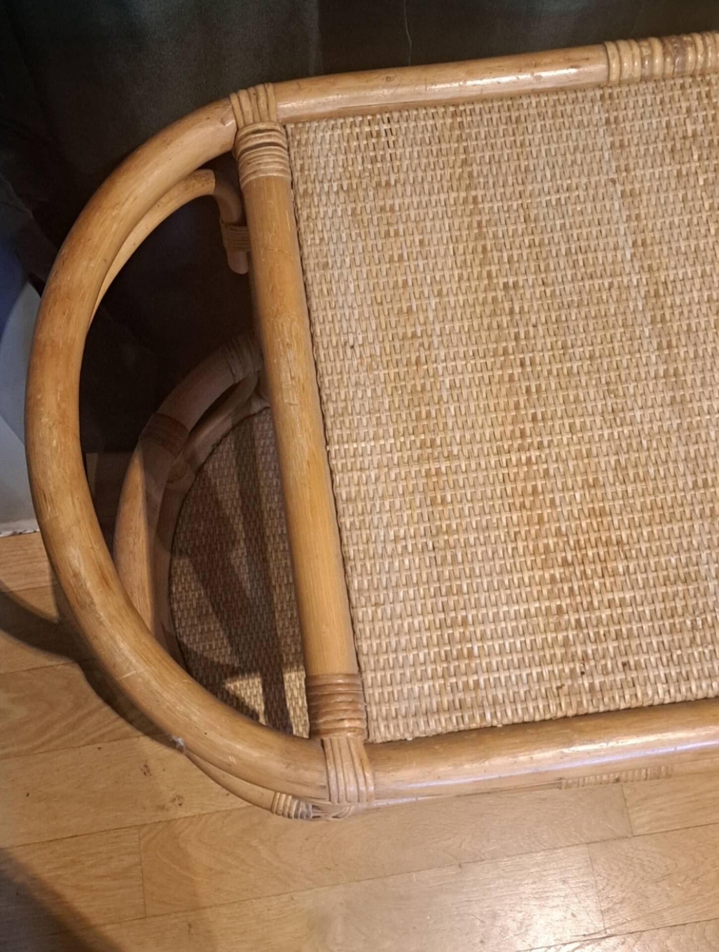 Rolling serving table rattan