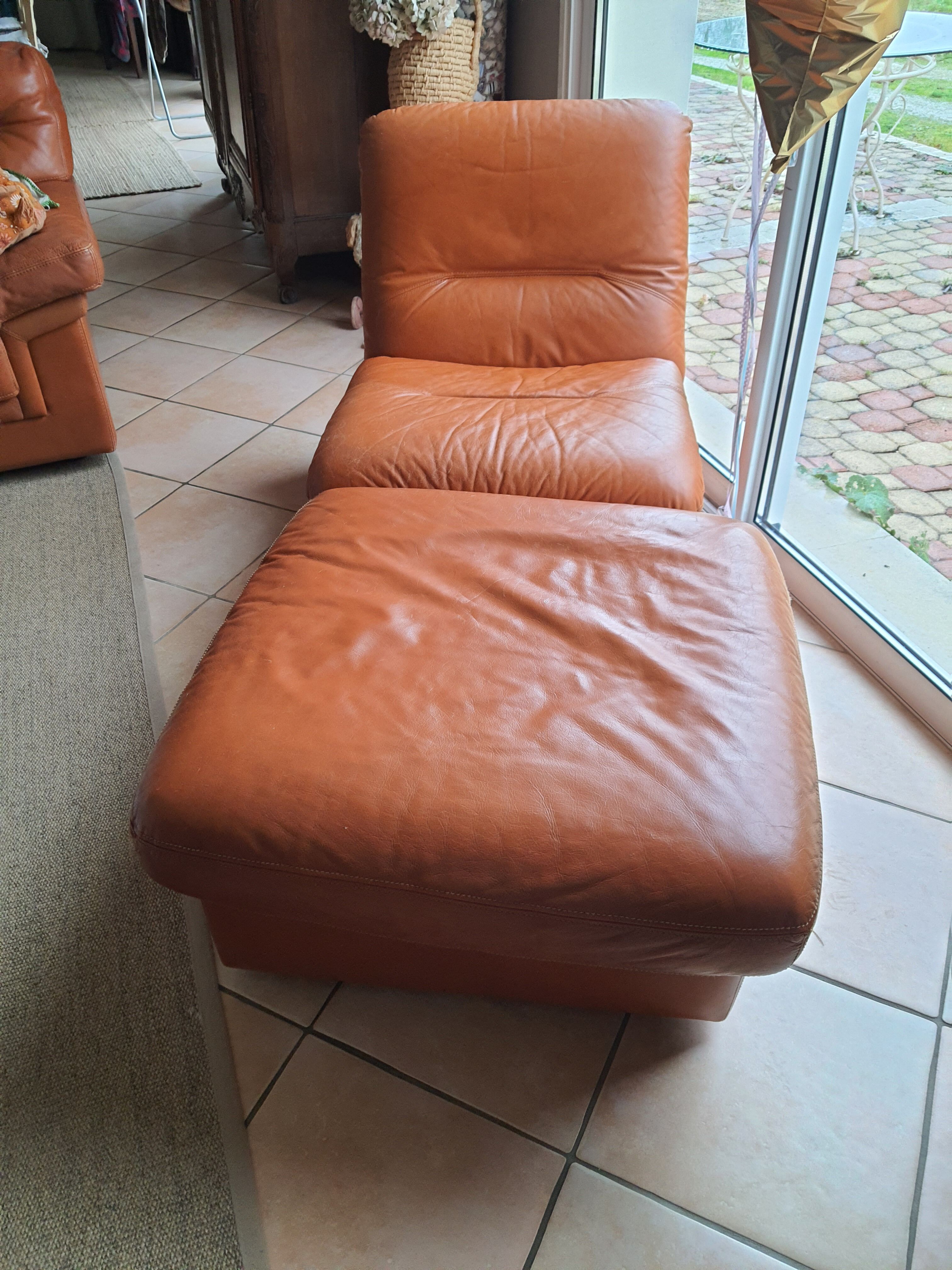 Heater and its vintage footrest rock bobois