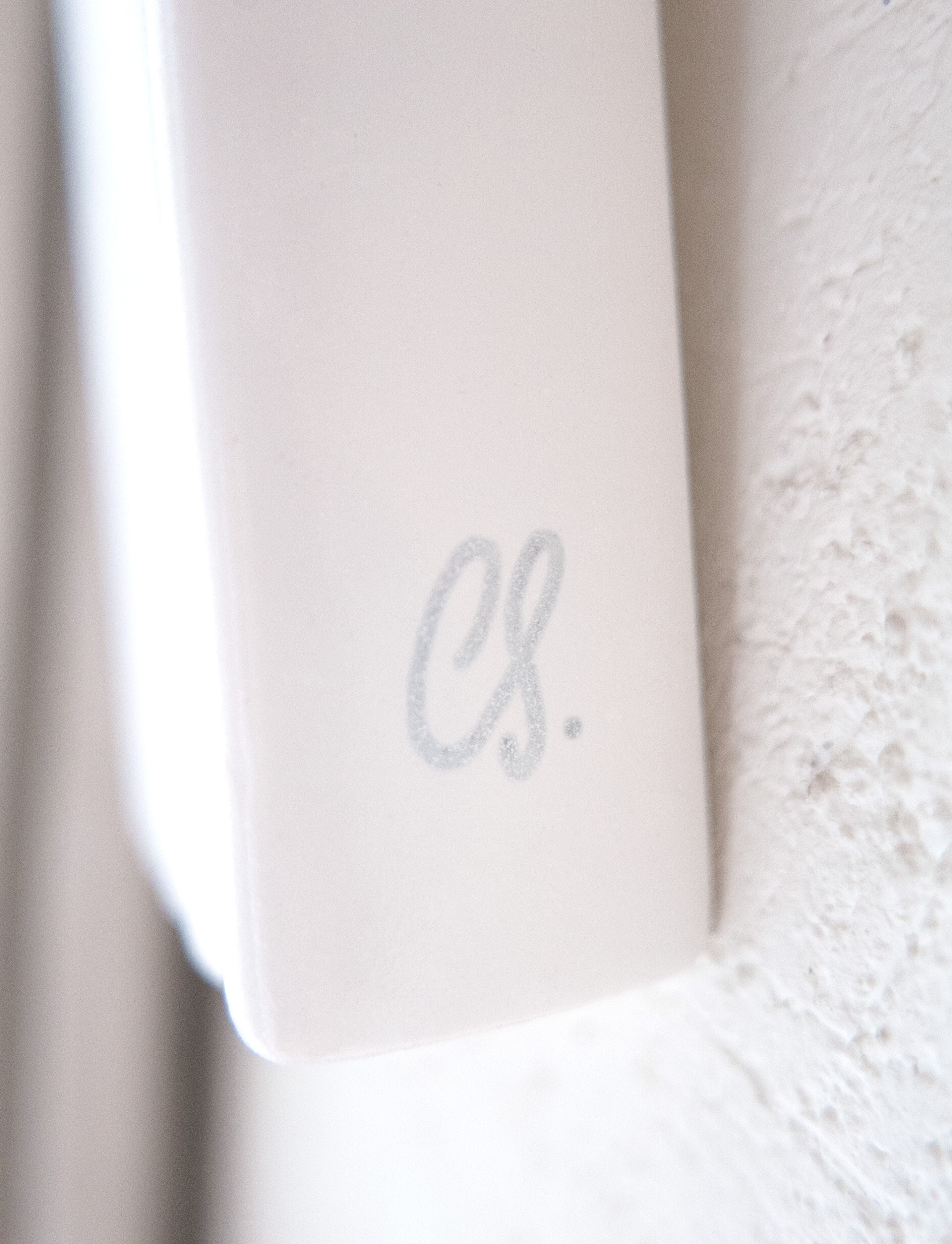 "V" - Wall vase