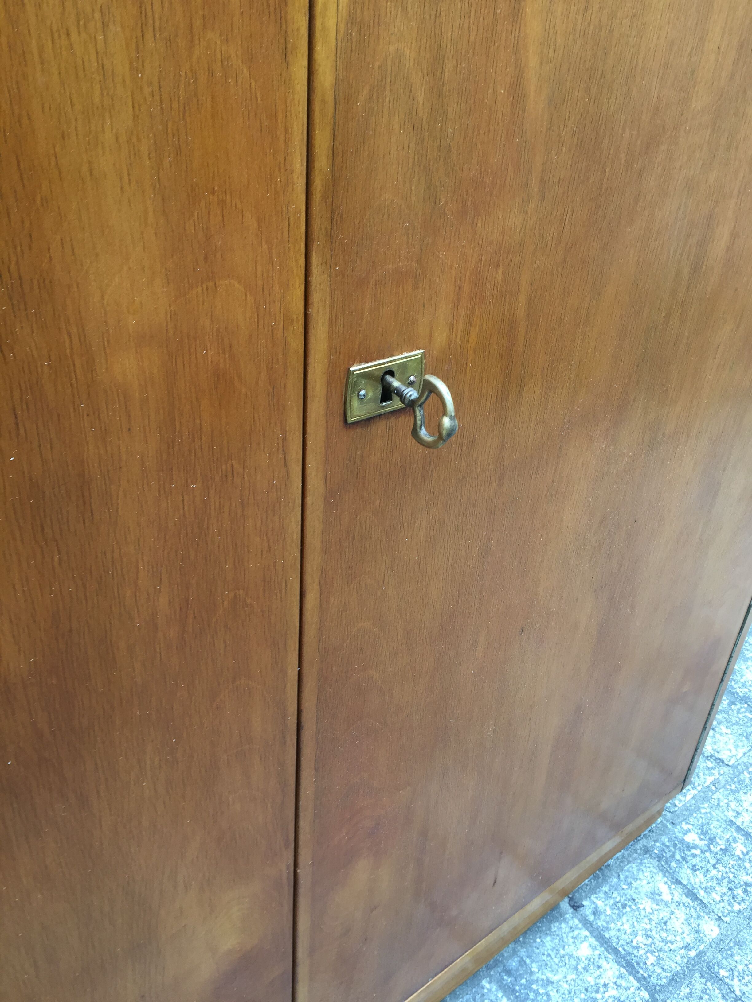 Armoire basse vintage 1960 en bois clair