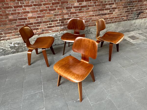 Suite de 4 chaises DCW en noyer, Charles & Ray Eames, Herman Miller, 1950s