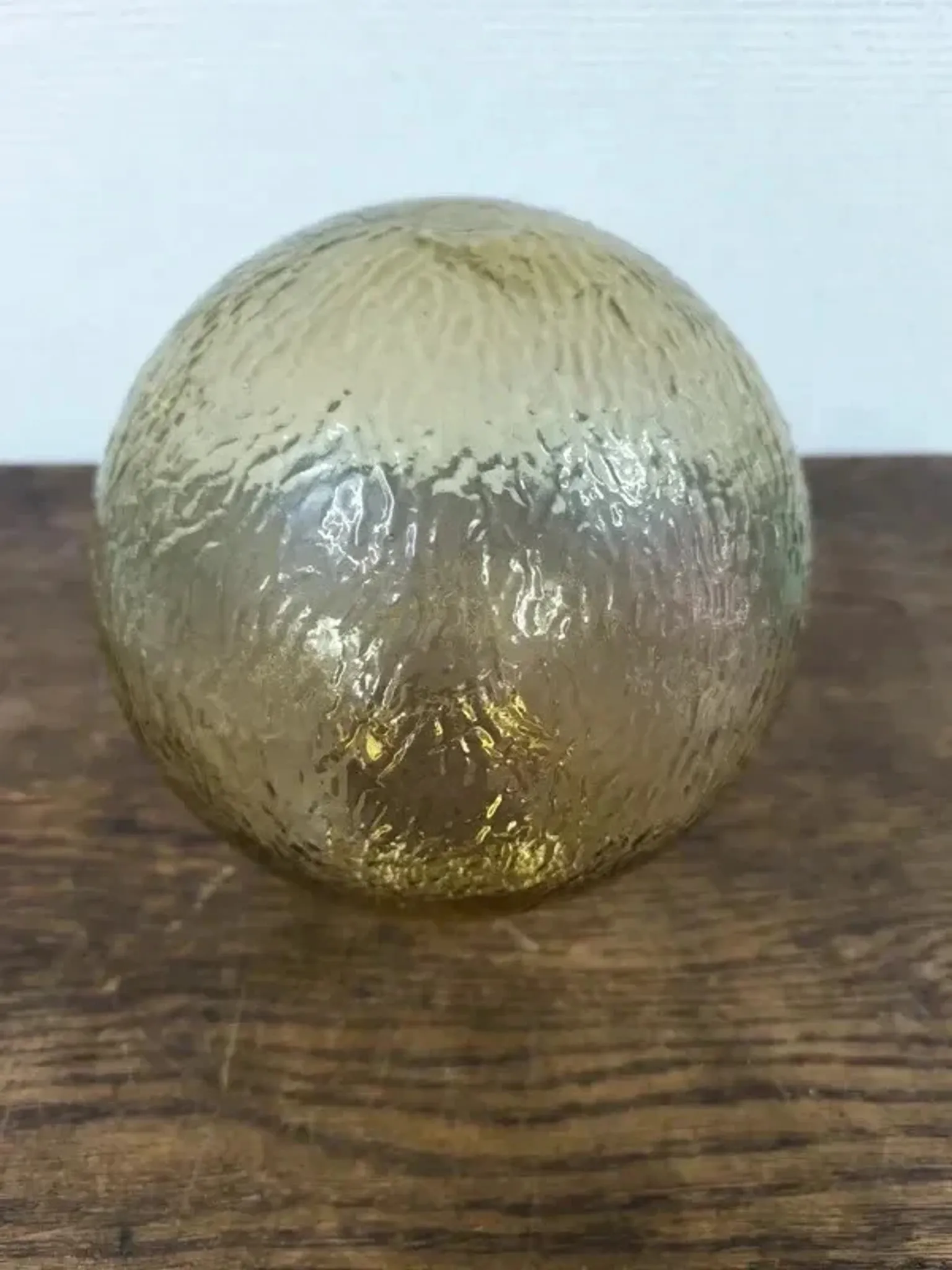 Globe abat-jour vintage en verre texturé ambré