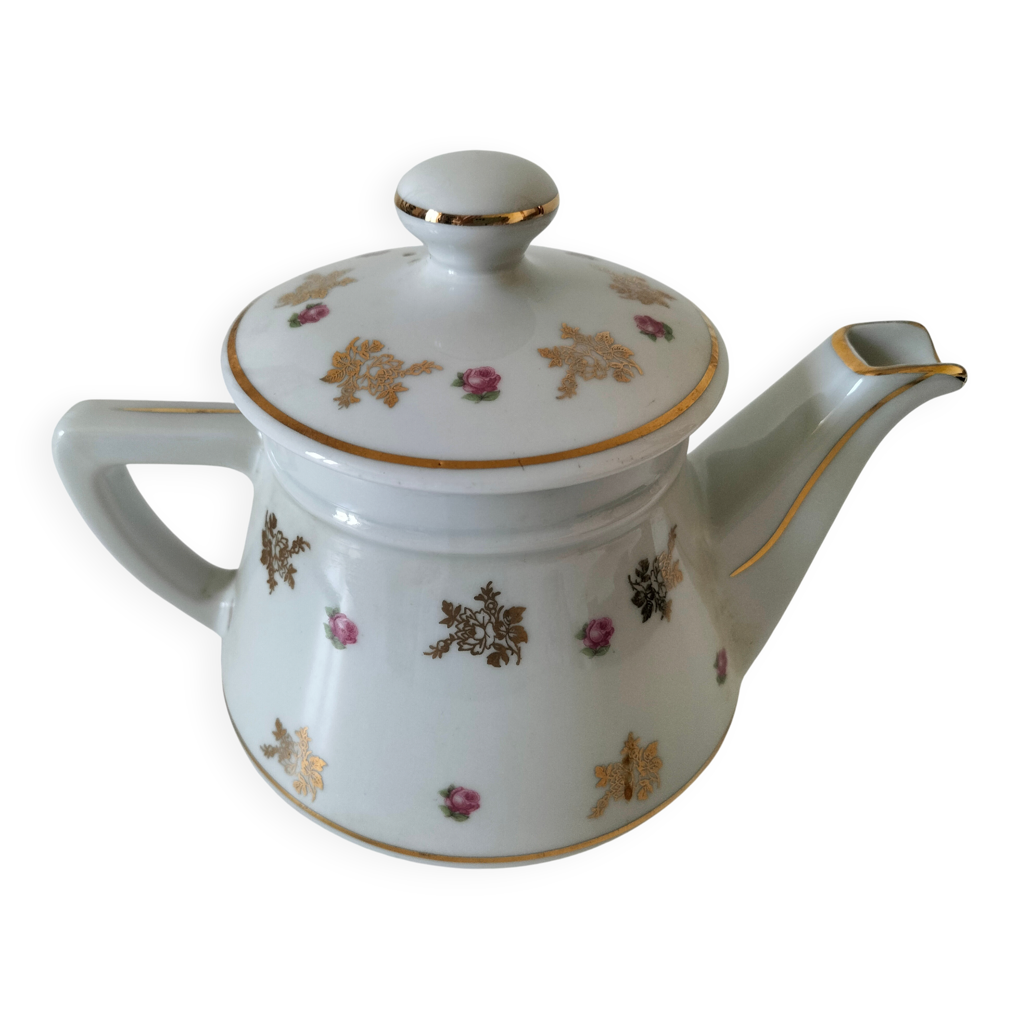 Porcelain teapot Louis Lourioux, decorated with roses and pyroluxe gilding.