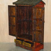 Armoire chinoise vintage peinte avec pagode et tiroirs